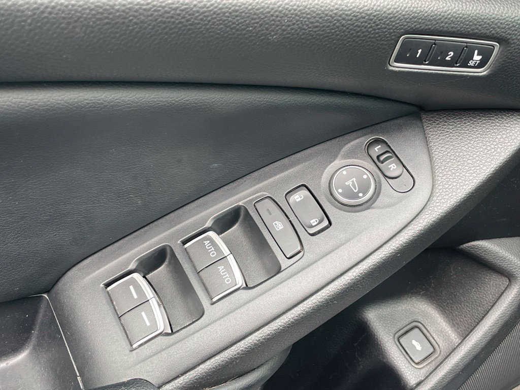 Used 2018 Honda Accord Touring image 4