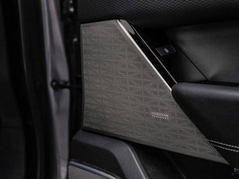 Used 2018 Land Rover Range Rover Velar R-Dynamic SE image 91