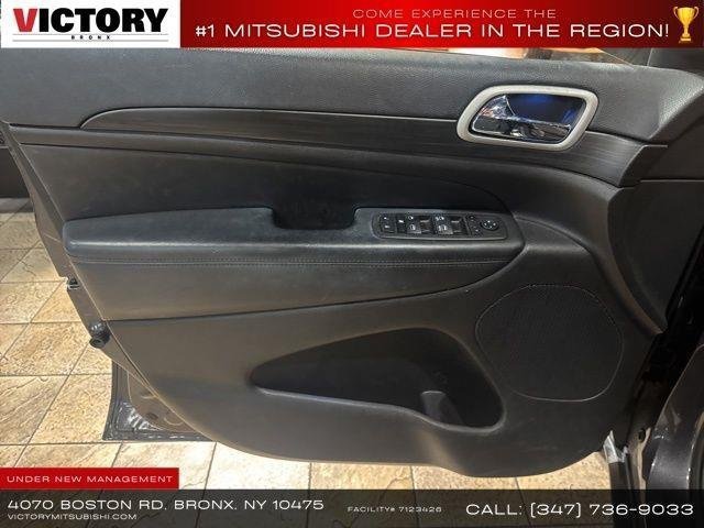 Used 2021 Jeep Grand Cherokee Laredo AWD/4WD image 30