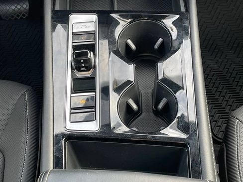 Used 2024 Volkswagen Atlas Cross Sport SE AWD/4WD image 19
