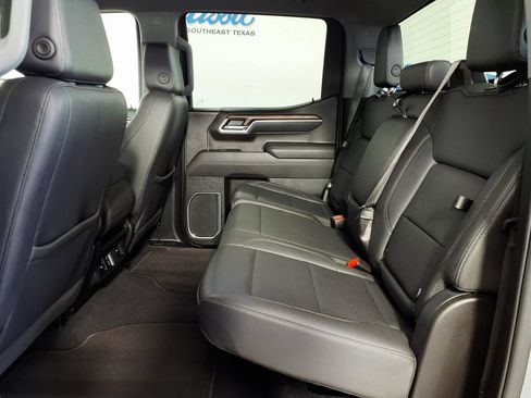 Used 2025 GMC Sierra 1500 SLT AWD/4WD image 9