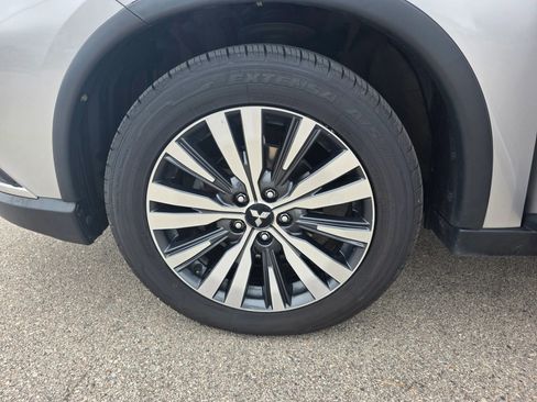Used 2019 Mitsubishi Outlander SEL image 16