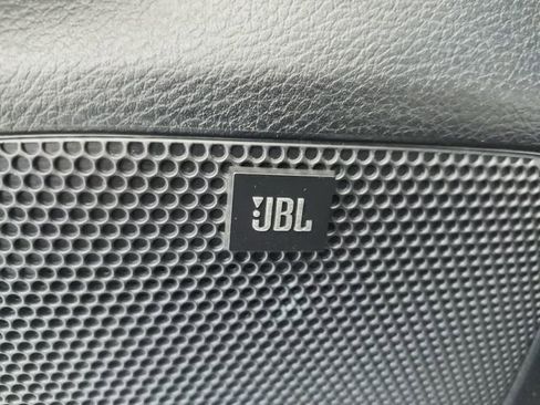 Used 2019 Toyota Tacoma Limited image 35