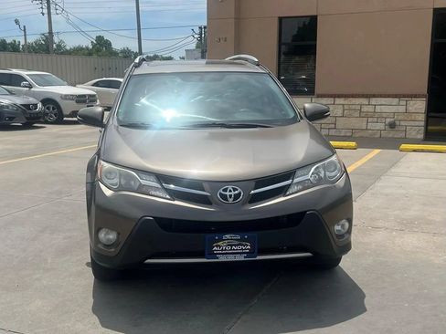 Used 2013 Toyota RAV4 XLE FWD image 2