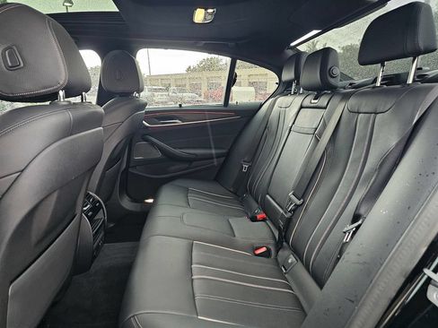 Used 2023 BMW 530i w/ Premium Package RWD image 19