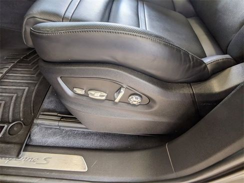 Used 2019 Porsche Cayenne S image 15