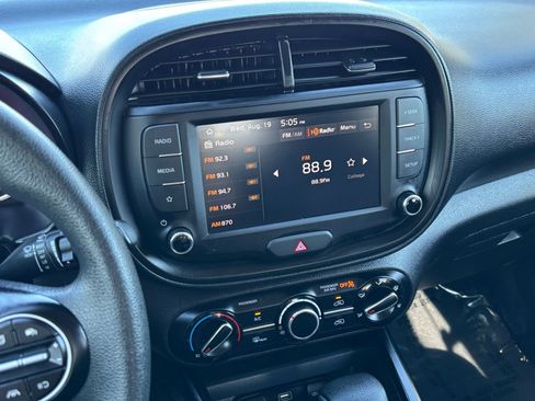 Used 2025 Kia Soul LX w/ LX Technology Package FWD image 20