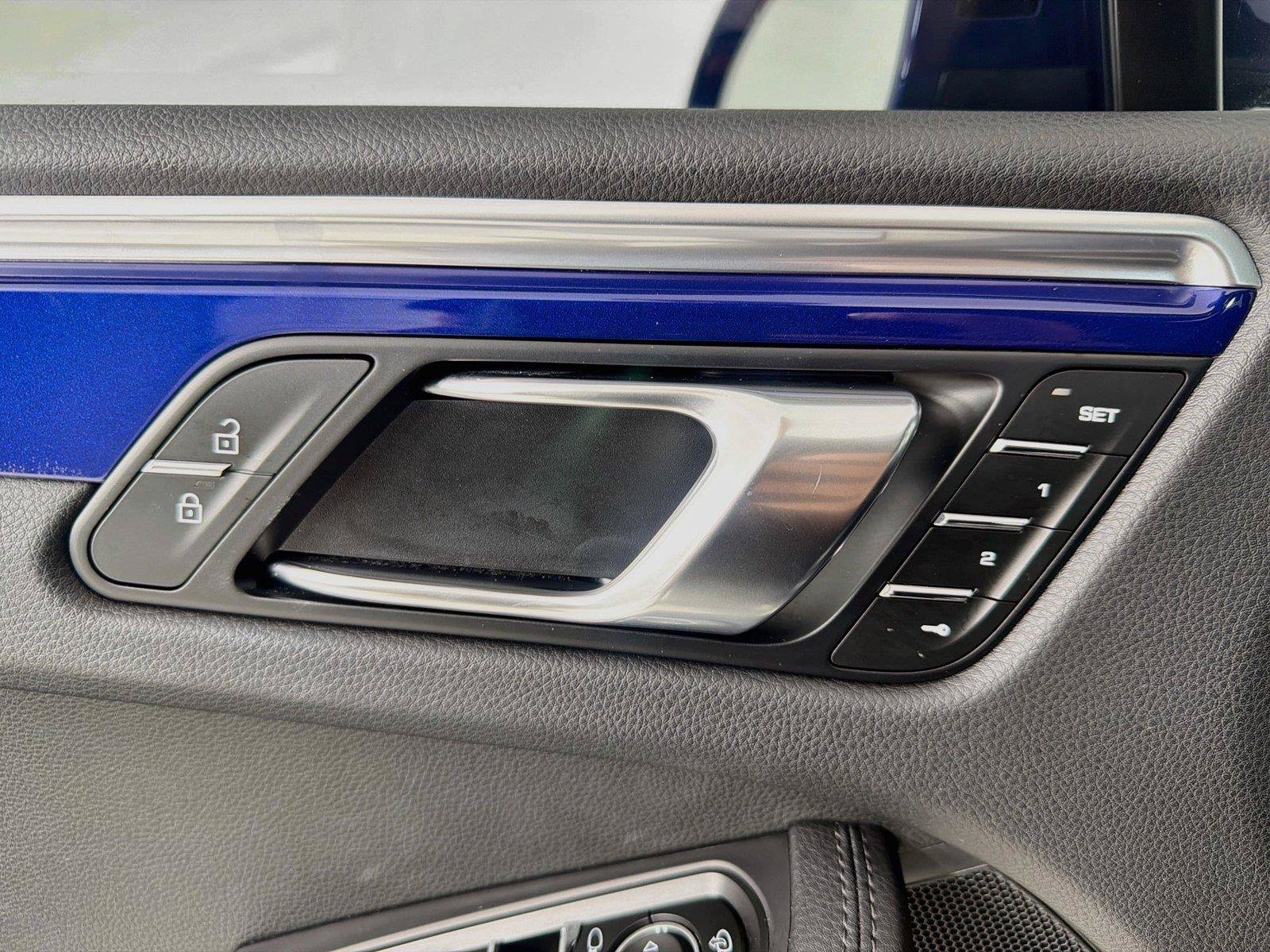 Certified 2023 Porsche Macan S AWD/4WD image 8