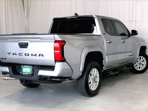 Used 2025 Toyota Tacoma SR5 AWD/4WD image 13