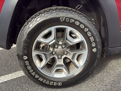 Used 2019 Jeep Cherokee Trailhawk w/ Cold Weather Group image 14