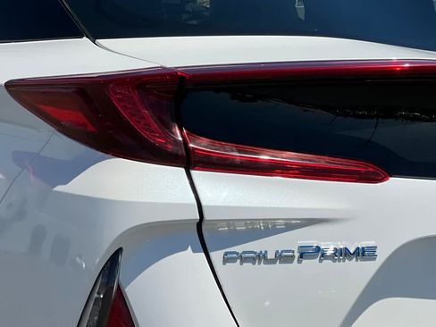Used 2018 Toyota Prius Prime Premium FWD image 32