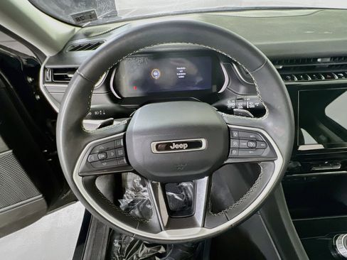 Used 2023 Jeep Grand Cherokee L Laredo AWD/4WD image 11