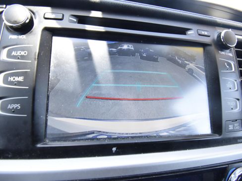 Used 2019 Toyota Highlander XLE AWD/4WD image 13