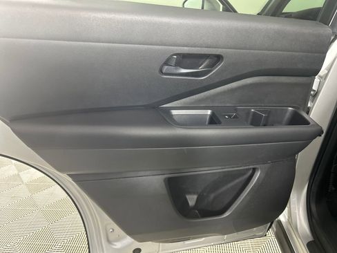 Used 2025 Nissan Pathfinder SV image 17