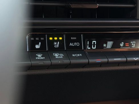 Certified 2025 Toyota Crown Signia w/ Advanced Technology Package AWD/4WD image 32
