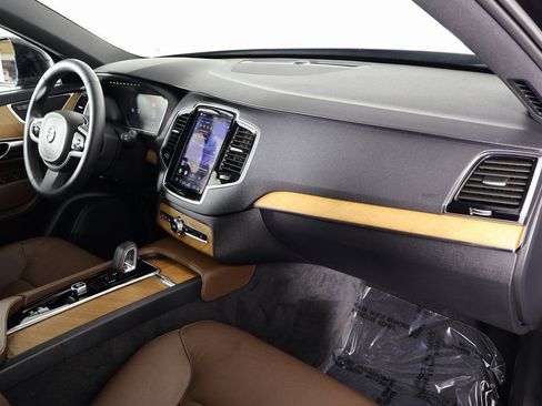 Used 2023 Volvo XC90 B5 Plus w/ Protection Package Premier AWD/4WD image 9