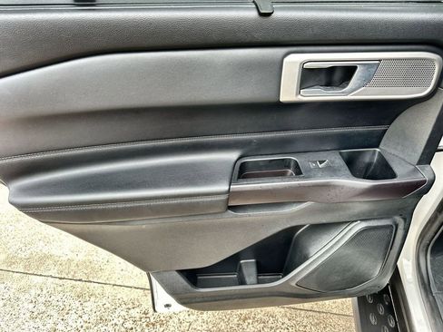 Used 2020 Ford Explorer Limited RWD image 15