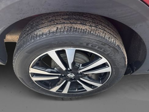 Used 2018 Nissan Kicks SR w/ Exterior Package FWD image 23