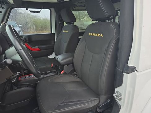 Used 2016 Jeep Wrangler Sahara w/ Connectivity Group image 13