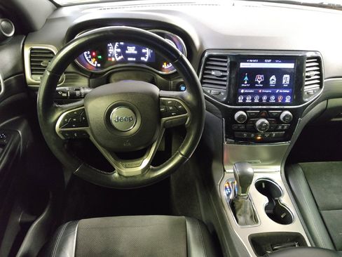 Used 2019 Jeep Grand Cherokee Altitude image 22