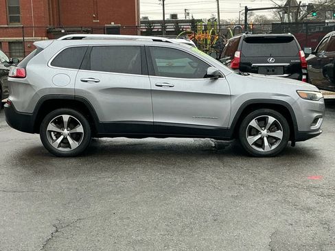 Used 2019 Jeep Cherokee Limited image 4