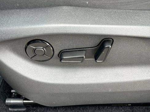Used 2025 Volkswagen Tiguan SE R-Line AWD/4WD image 14