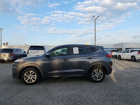 Used 2018 Hyundai Tucson SE image 2