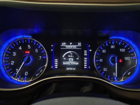 Used 2023 Chrysler Voyager LX FWD image 23