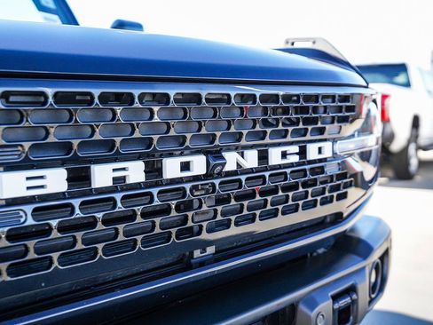 Used 2023 Ford Bronco Wildtrak image 12