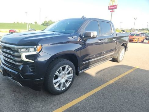 Used 2022 Chevrolet Silverado 1500 High Country w/ High Country Premium Package AWD/4WD image 1