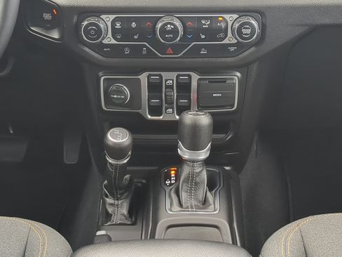Used 2024 Jeep Wrangler Unlimited Sport AWD/4WD image 17