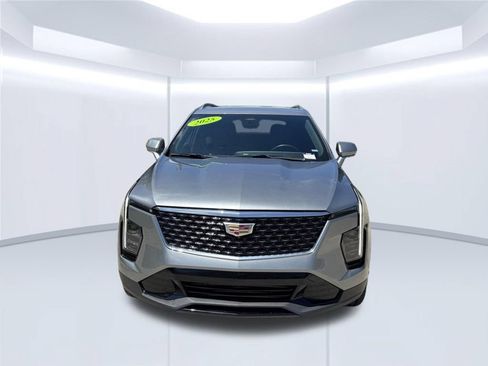 Used 2025 Cadillac XT4 Premium Luxury FWD image 2