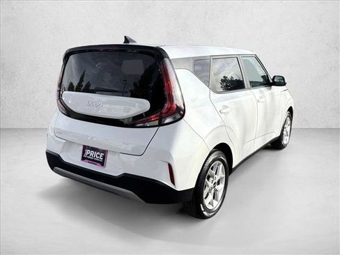 Used 2024 Kia Soul LX w/ Option Group 015 FWD image 5