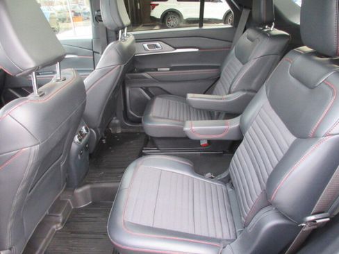 Used 2025 Ford Explorer ST-Line w/ Premium Package image 38