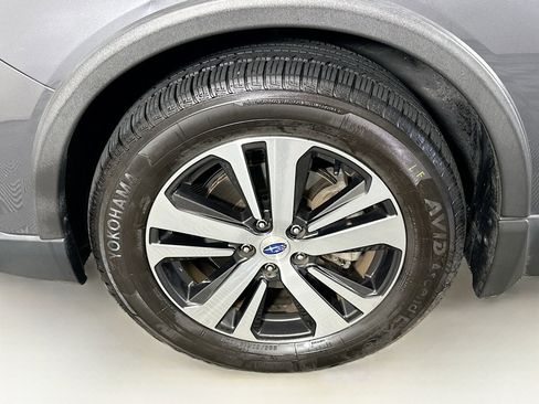 Used 2018 Subaru Outback 3.6R Limited AWD/4WD image 11