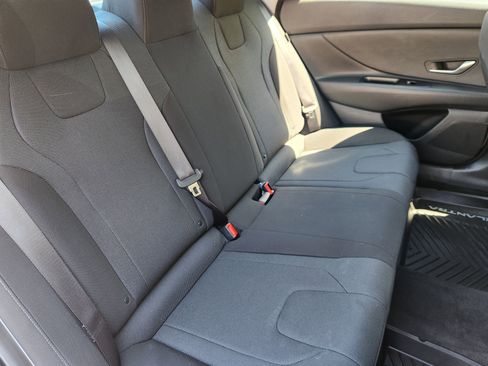 Certified 2025 Hyundai Elantra SE FWD image 15