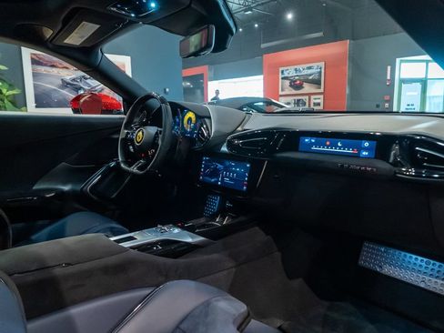 Certified 2025 Ferrari 12Cilindri RWD image 38