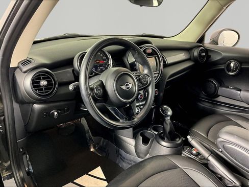 Used 2018 MINI Cooper 2-Door Hardtop FWD image 16