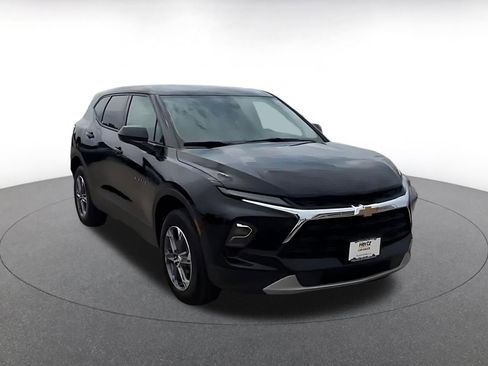 Used 2025 Chevrolet Blazer LT FWD image 3