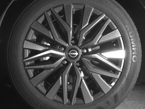Used 2025 Nissan Altima 2.5 SV FWD image 12