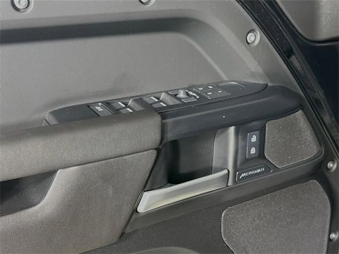 Used 2025 Land Rover Defender 110 S image 20