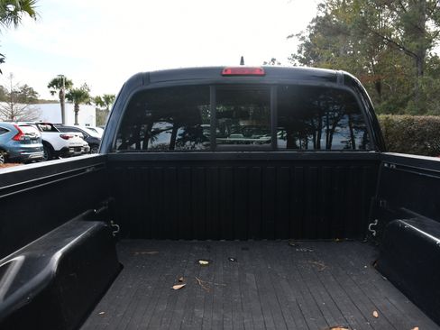 Used 2017 Toyota Tacoma TRD Off-Road image 17