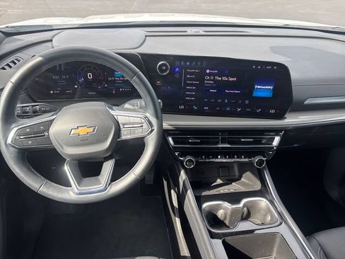 Used 2026 Chevrolet Traverse LT AWD/4WD image 15