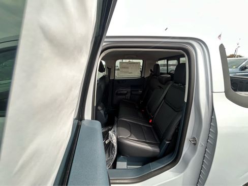 New 2026 Ford Maverick Lariat w/ Black Appearance Package AWD/4WD image 9