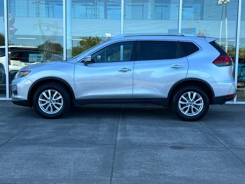 Used 2017 Nissan Rogue SV AWD/4WD image 6