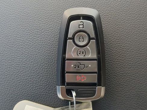 New 2026 Ford F250 Lariat w/ Black Appearance Package image 39