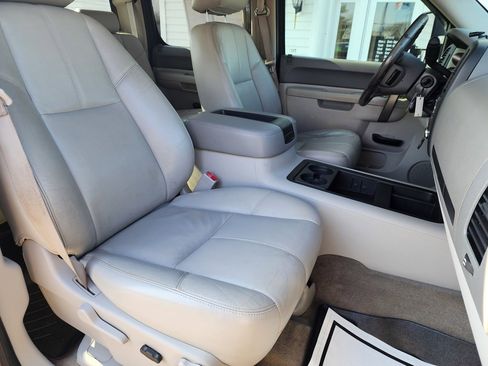 Used 2013 Chevrolet Silverado 2500 LT w/ Interior Plus Package image 24