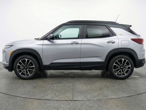 Used 2025 Chevrolet TrailBlazer LT FWD image 3