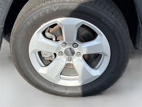 Used 2019 Jeep Compass Latitude image 30