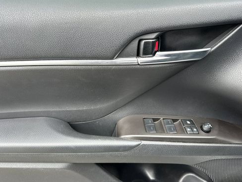 Used 2024 Toyota Camry SE FWD image 11